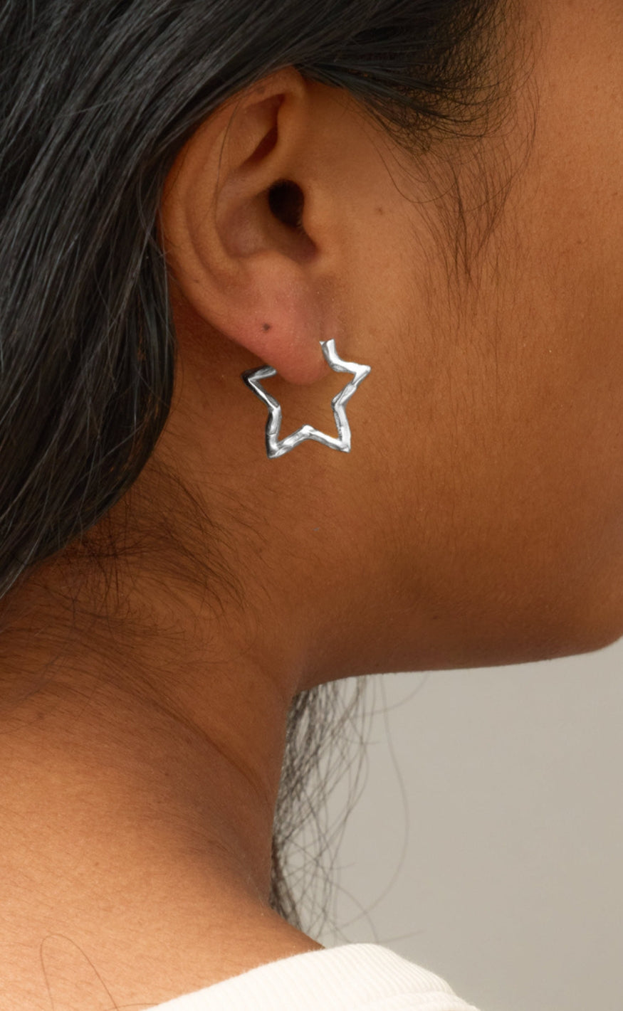 ENAMEL Copenhagen Øreringer - Organic Star Medium Hoops - Silver Colour