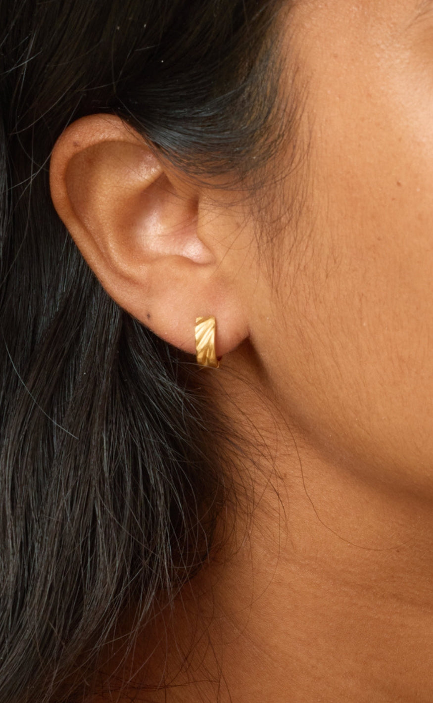 ENAMEL Copenhagen Øreringer - Wave Mini Hoops - Gold Colour