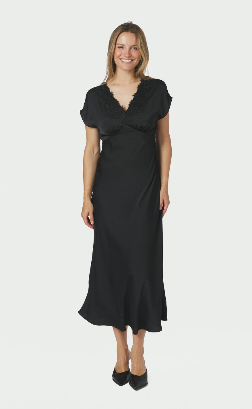 Neo Noir Kjole - Clarita Drapy Sateen - Black