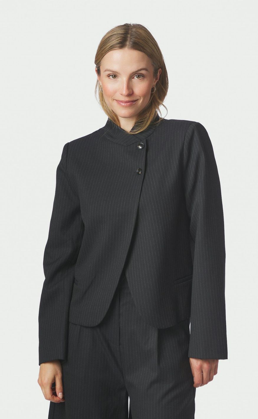 Neo Noir Blazer - Tiria Slim Pinstripe - Dark Navy