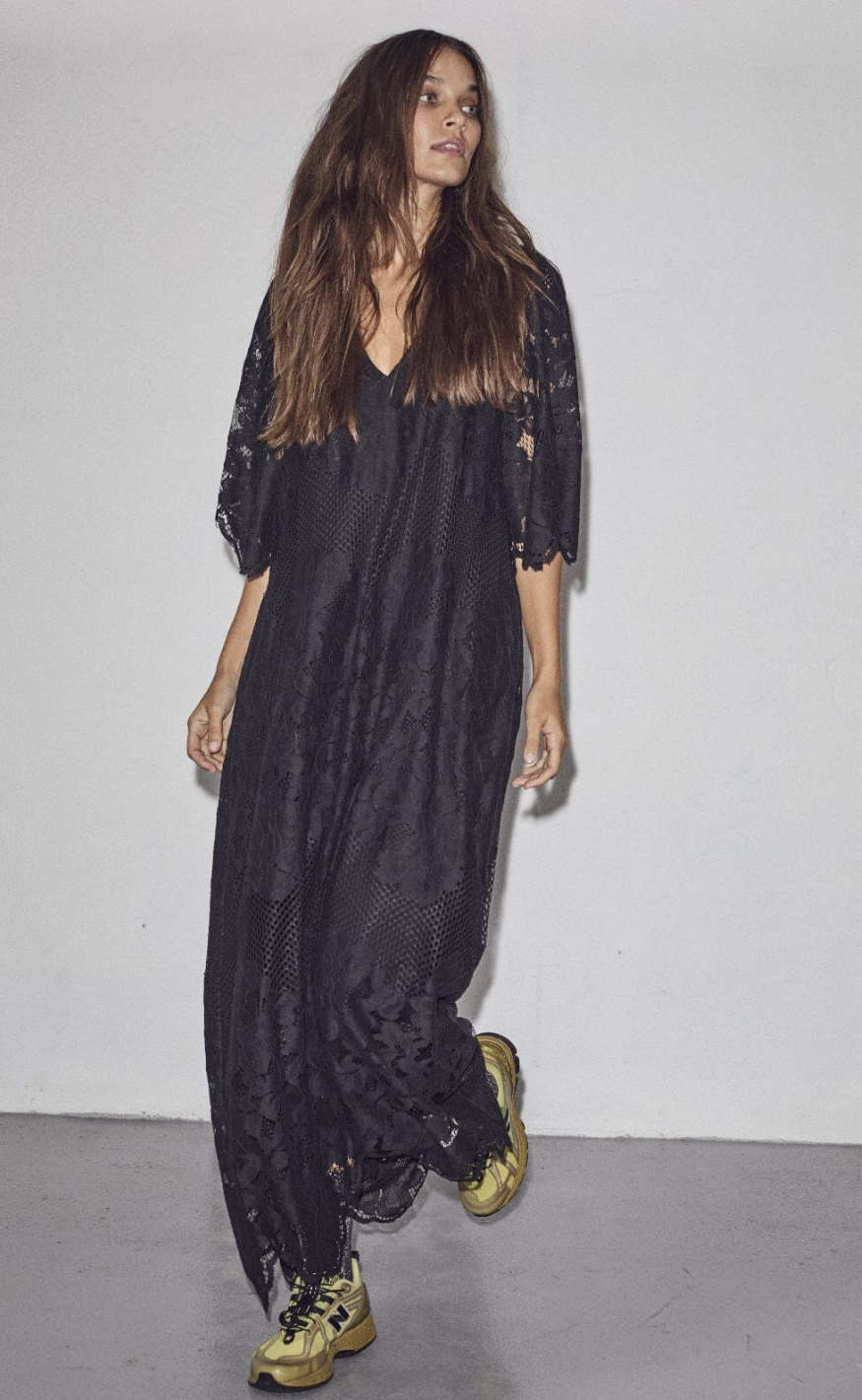 Haute L'Amitié Kjole - Curvey Lace Hem - Black