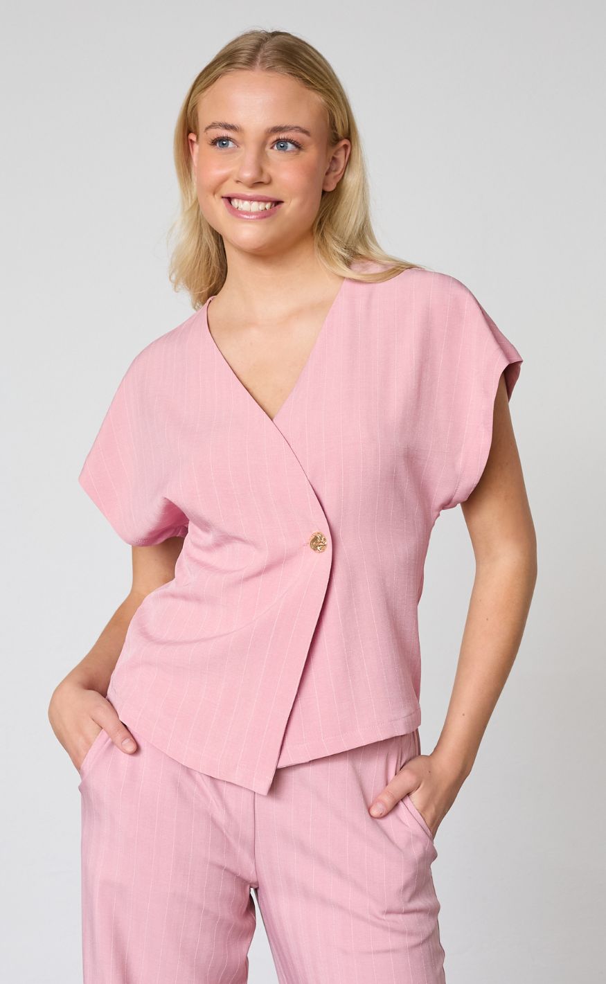 Sisters Point Vest - EVELA-VE2 - Mauve Pinstripe