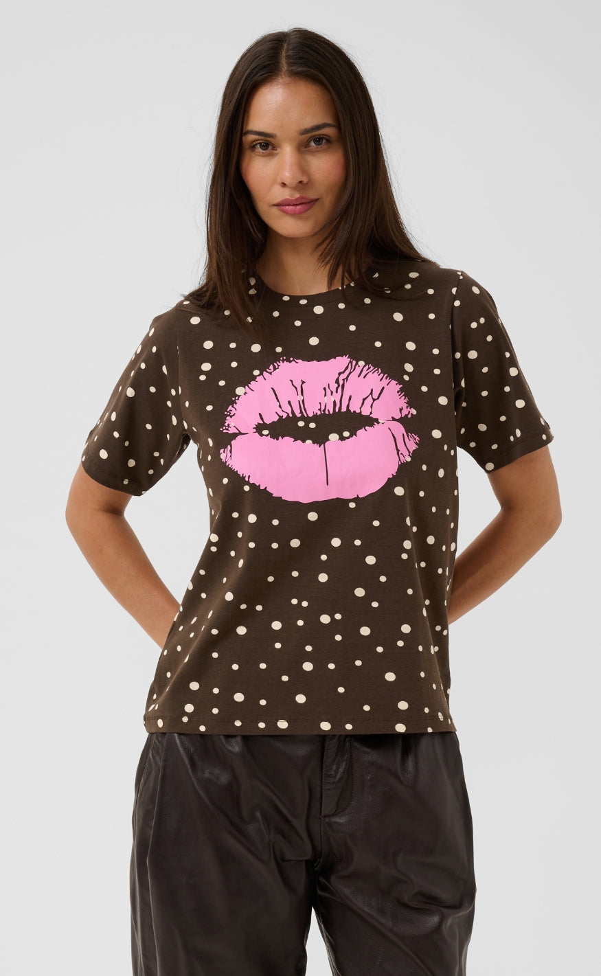 Culture T-shirt - Nanni Gith - Brown/Whitecap Dot