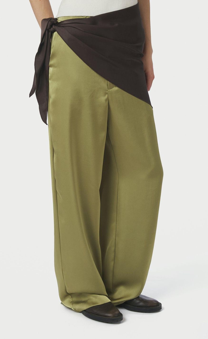 Neo Noir Skjerf - Serina Heavy Sateen - Dark Brown