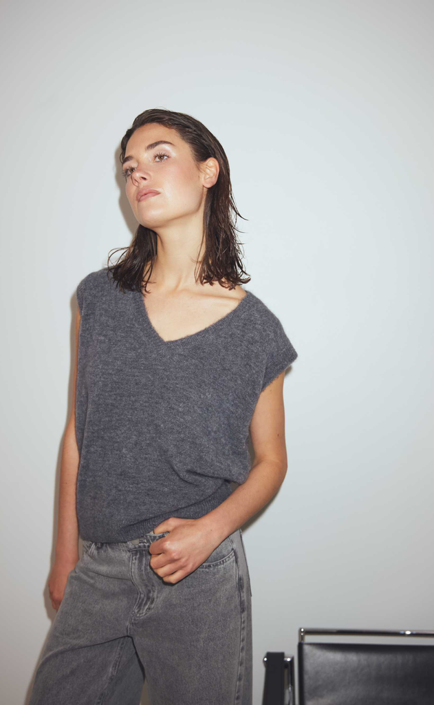 Noella Vest - Leatrice - Dark Grey Melange