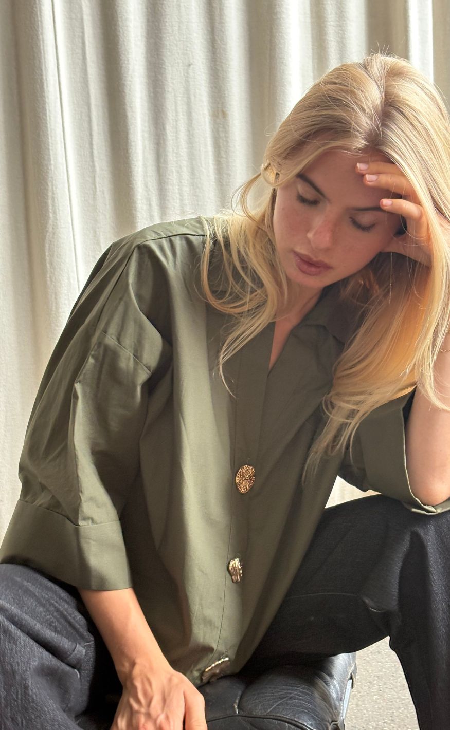 Continue Bluse - Augusta Big Gold Buttons - Army