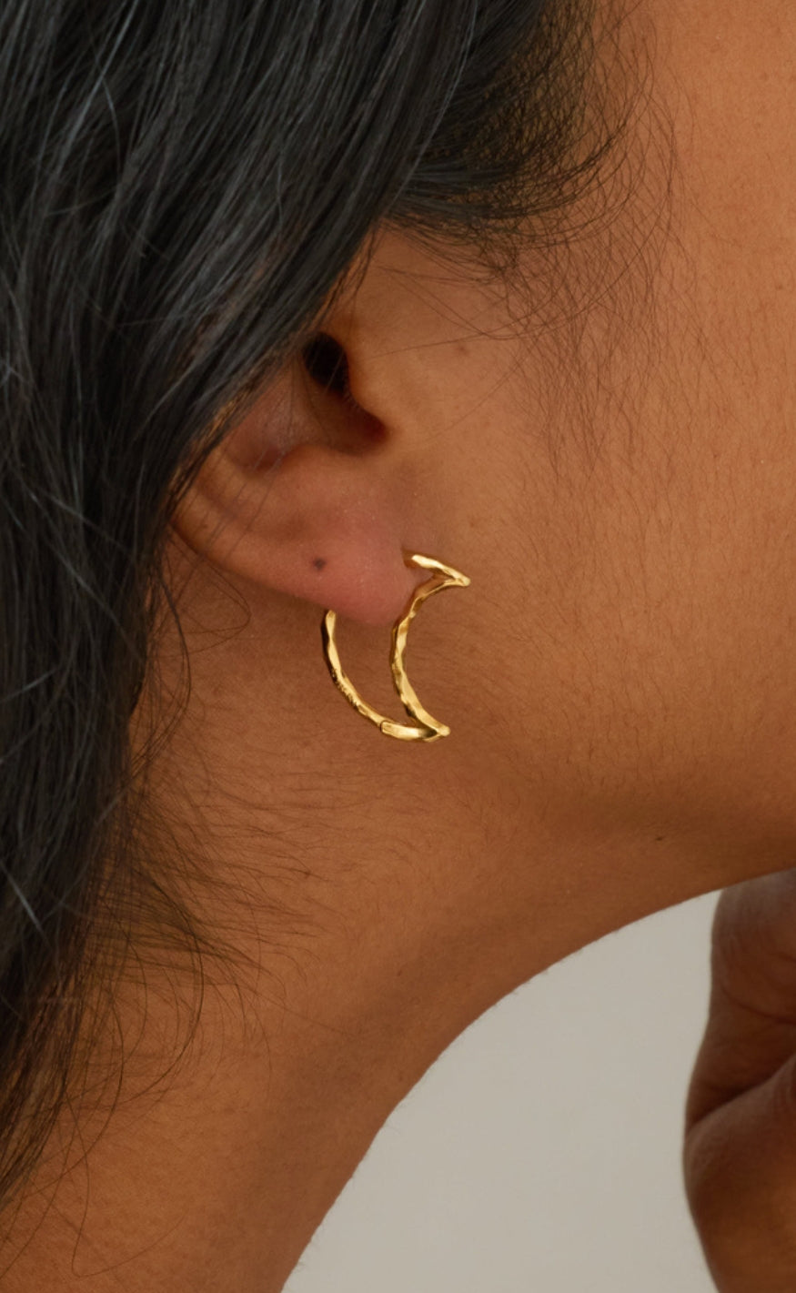 ENAMEL Copenhagen Øreringer - Organic Moon Medium Hoops - Gold Colour