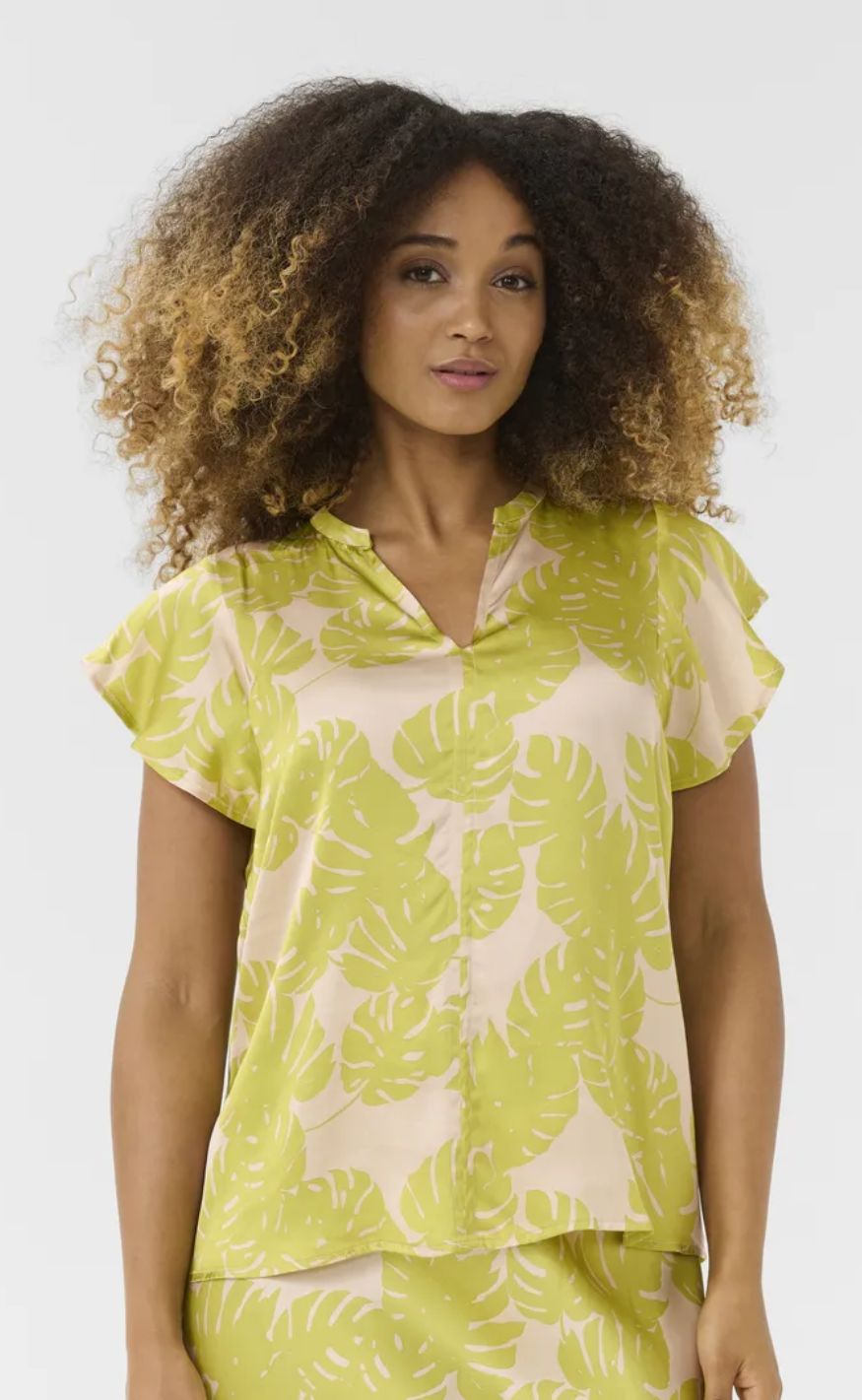 Culture Bluse - Miso Berna Capsleeve - Green Palm Leaves