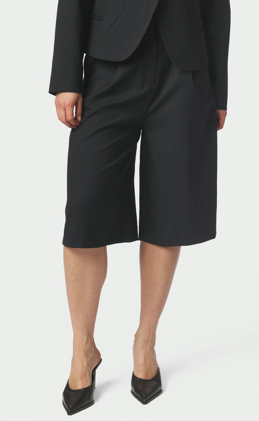 Neo Noir Shorts - Rima Slim Pinstripe - Dark Navy