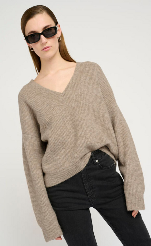 Gestuz Pullover - Alpha V-Neck - Warm Sand Melange