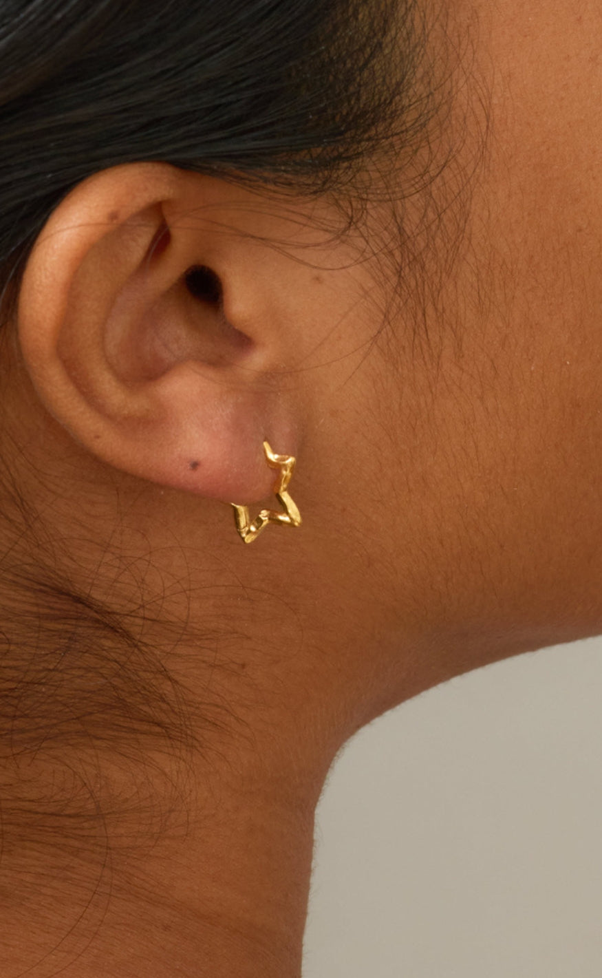 ENAMEL Copenhagen Øreringer - Organic Star Small Hoops - Gold Colour