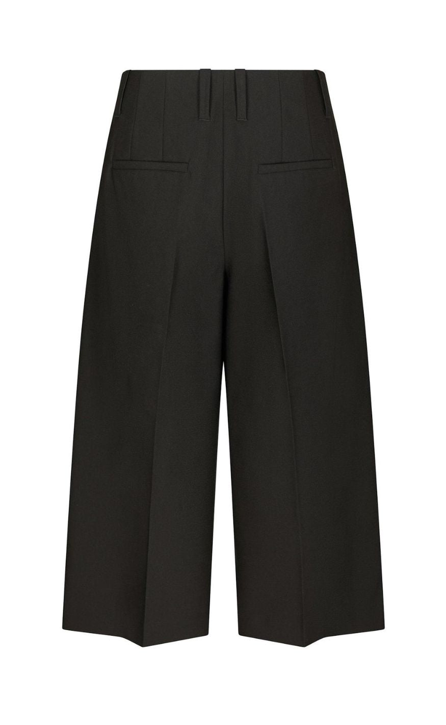 Neo Noir Shorts - Hannah Bermuda - Black