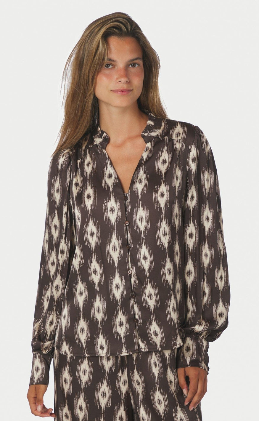 Neo Noir Bluse - Massima Ikat - Dark Brown
