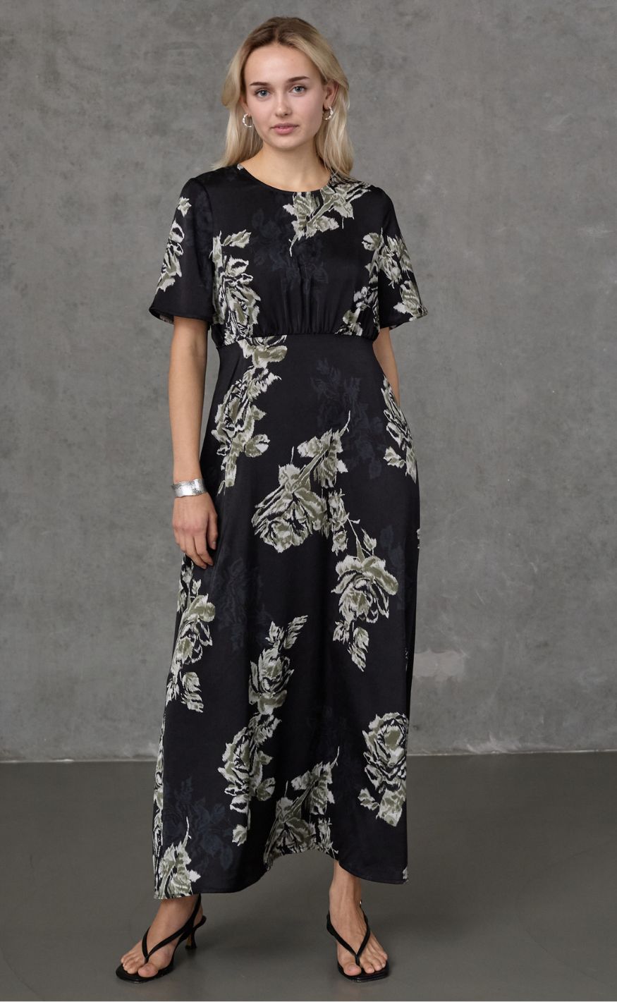 Love & Divine Kjole - Love1561-1 - Black Flower