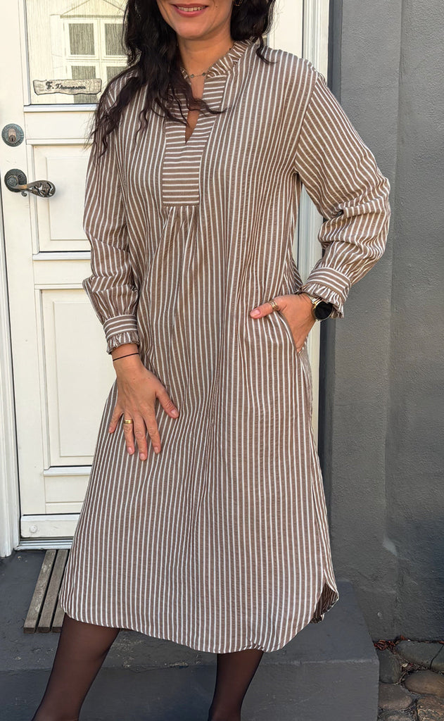 Say INA Copenhagen Kjole - Winnie LS - Brown Striped