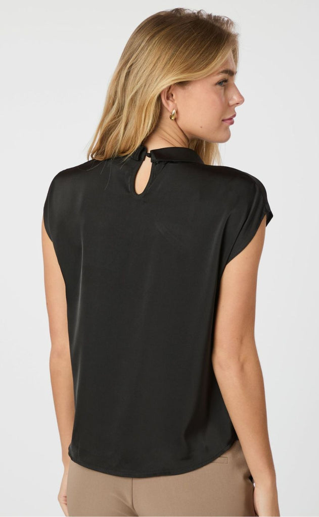 Neo Noir Topp - Fleur Drapy Satin - Black