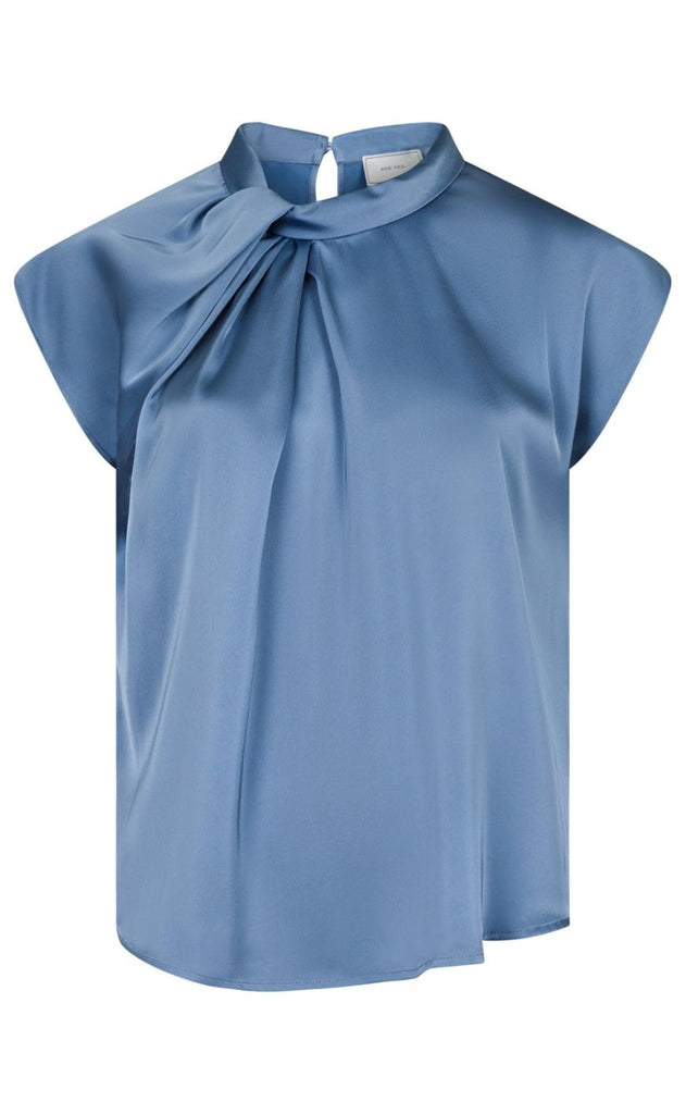Neo Noir Bluse - Fleur Drapy Satin - Dusty Blue