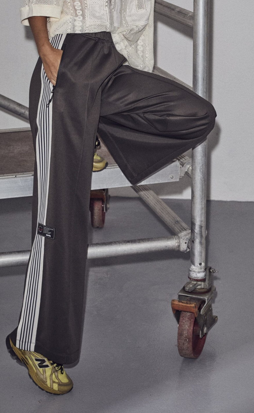 Haute L'Amitié Bukser - Baggy Track - Dark Grey