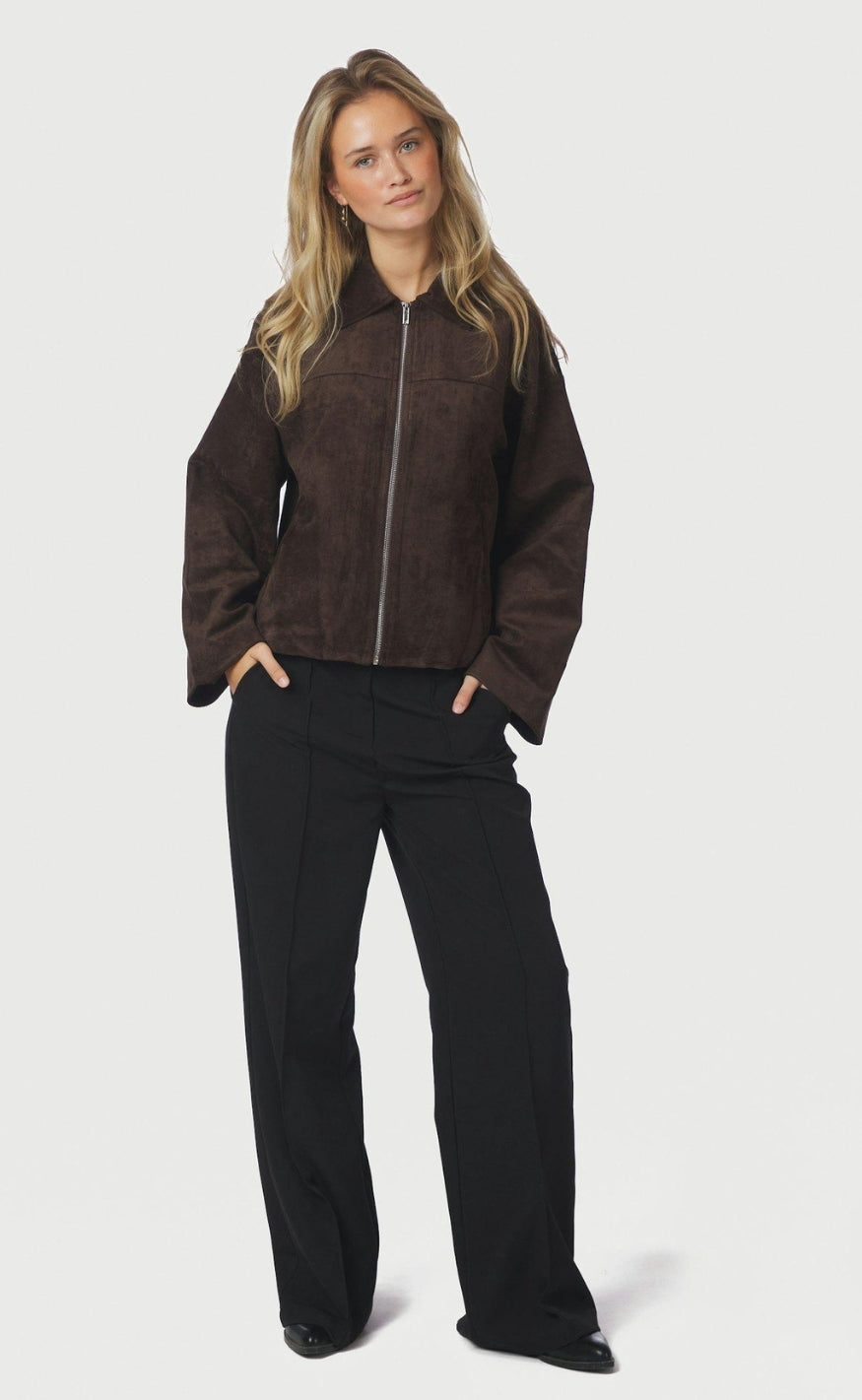 Neo Noir Jakke - Titan Faux Suede - Dark Brown