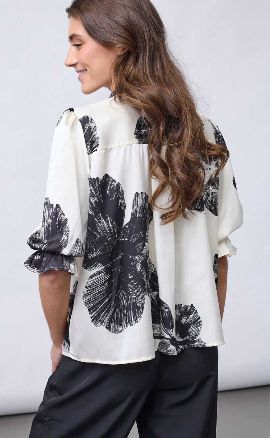 Sisters Point Topp - VENNY-SS8 - Cream Flower