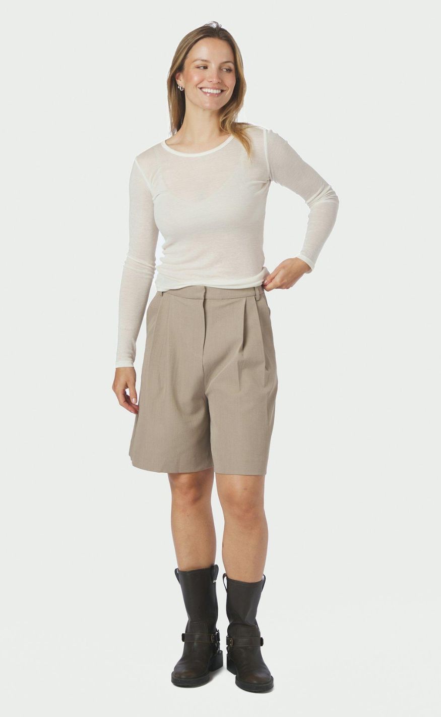 Neo Noir Shorts - Nika Structure - Dark Taupe