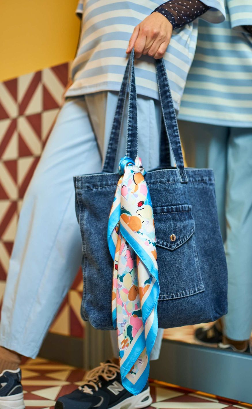 Black Colour Skjerf - Leeva Mini - Blue Multi