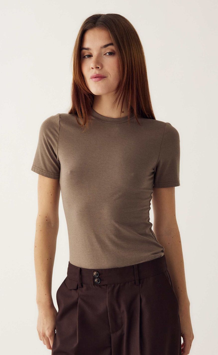 Noella T-shirt - Julia - Timber Wolf | Rask levering | Fashionbystrand