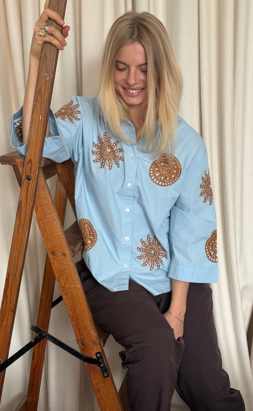 Continue Skjorte - Emilia - Blue w. Brown Emb