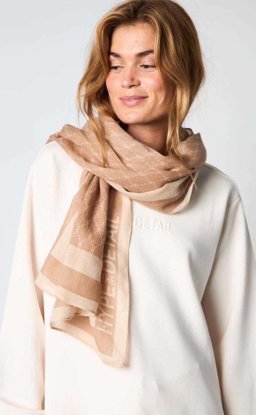 Hype The Detail Skjerf - 950-83 - Beige