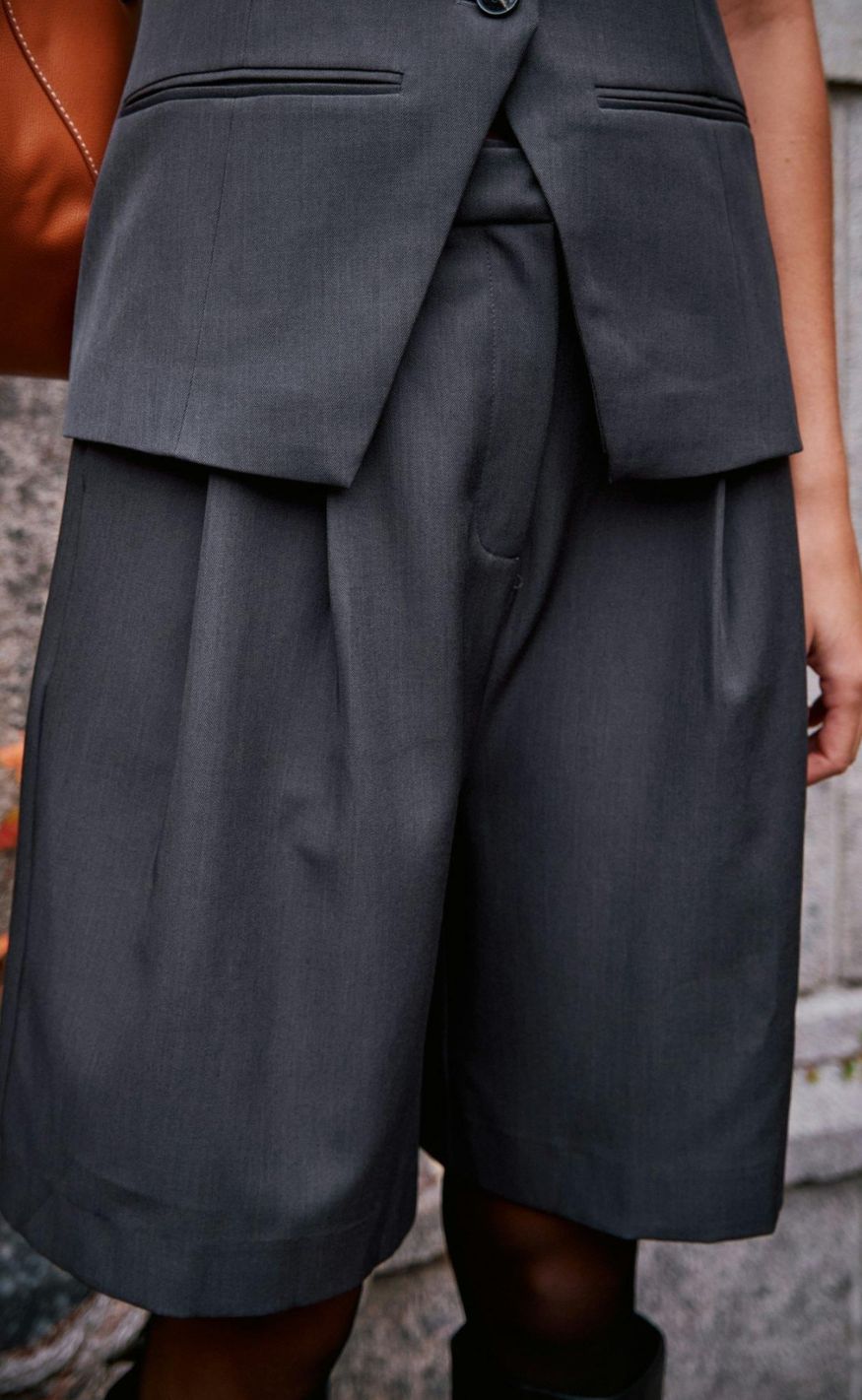 Neo Noir Shorts - Nika Structure - Dark Grey