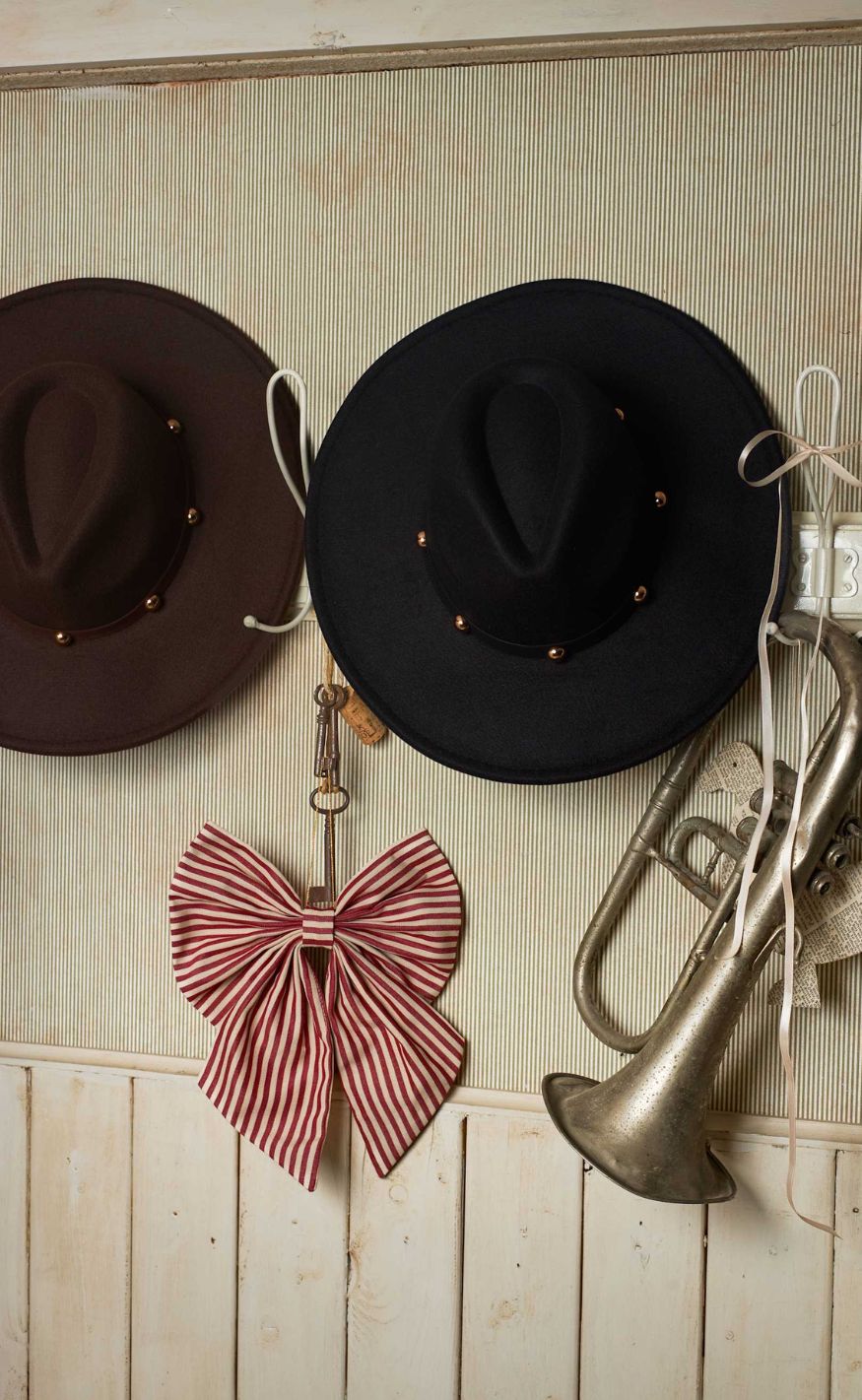 Black Colour Hatt - Caroline - Black