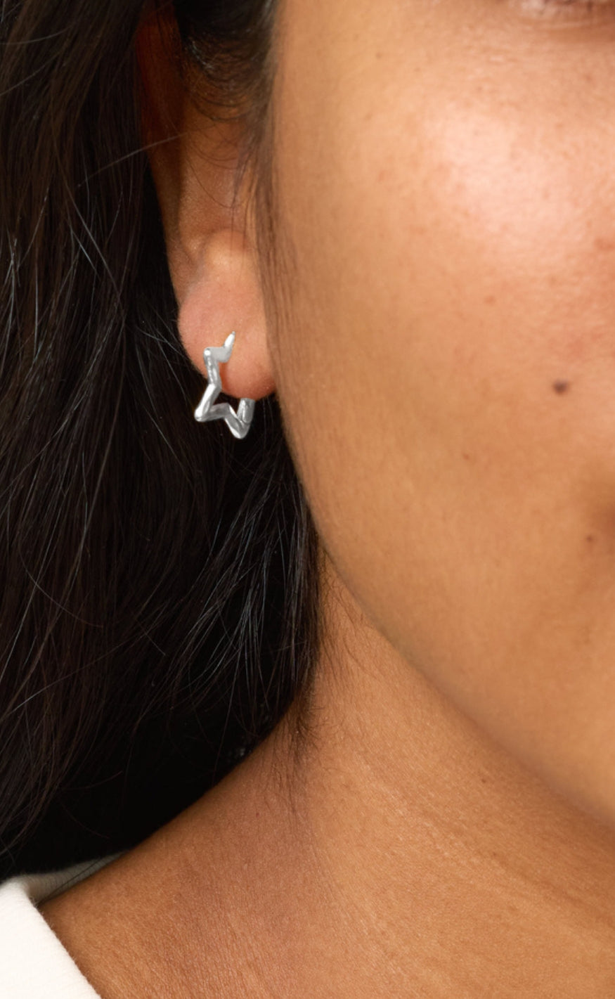 ENAMEL Copenhagen Øreringer - Organic Star Small Hoops - Silver Colour