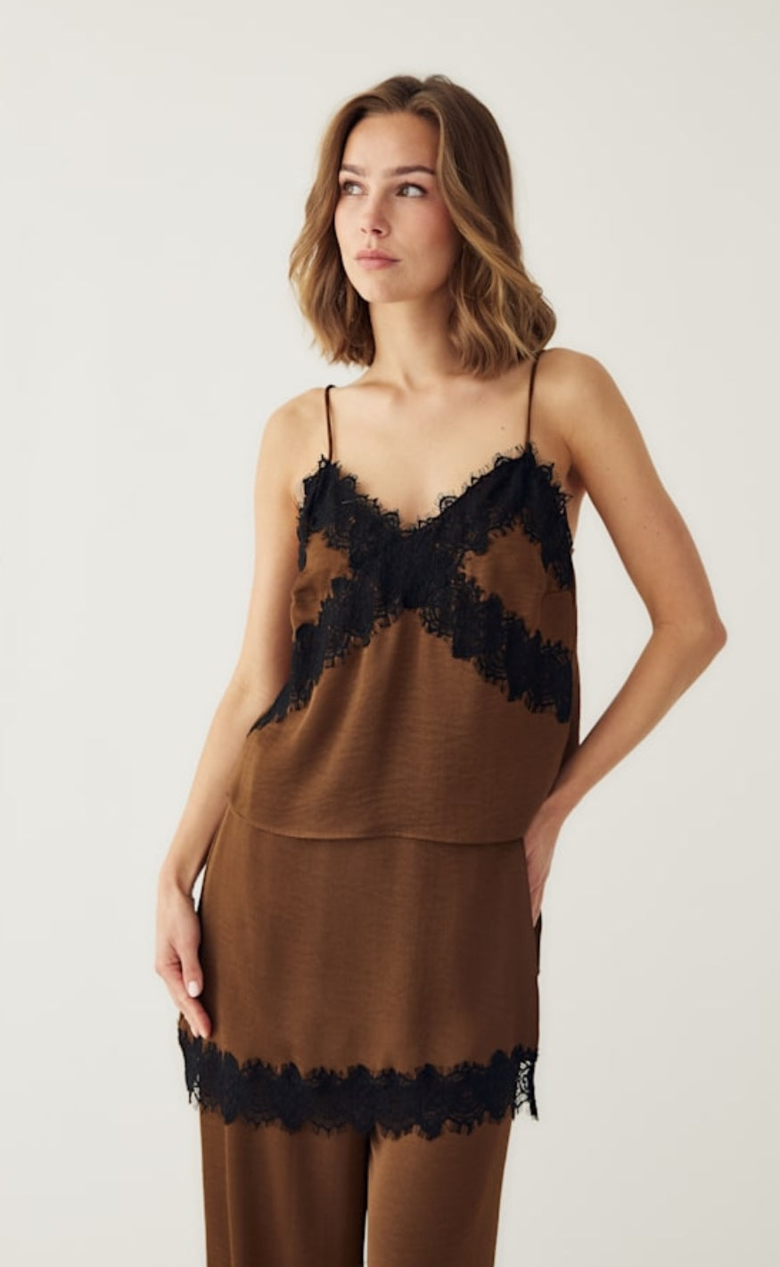 Noella Topp - Mandie - Toffee