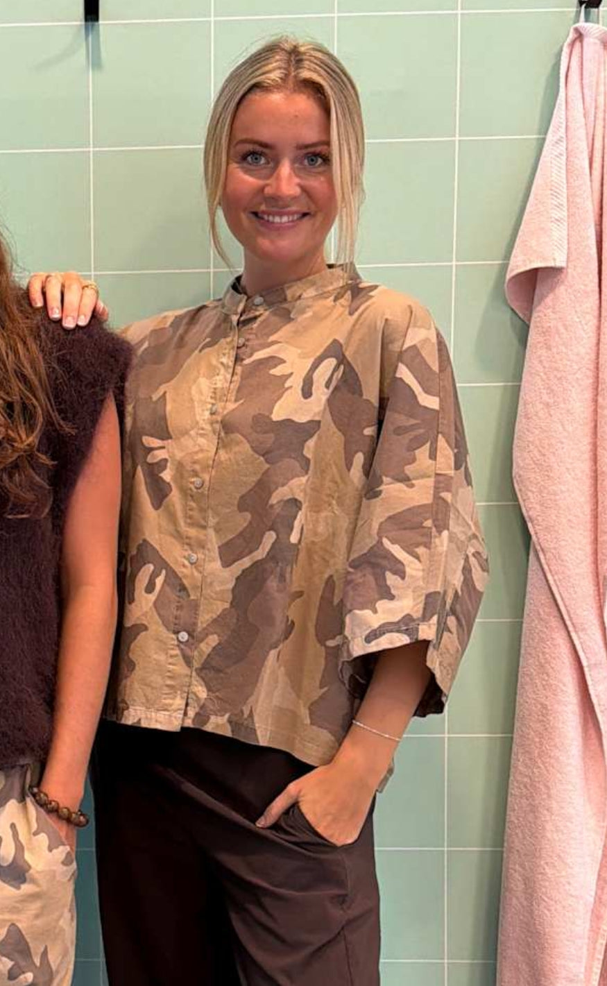 Black Colour Skjorte - Ally Loose - Brown Camouflage