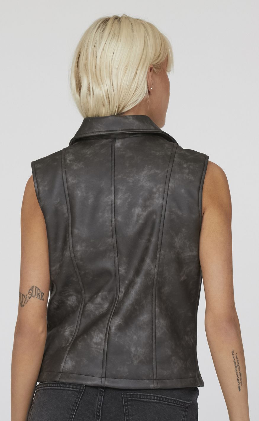 Sisters Point Vest - DAZIA-VE - Washed Black