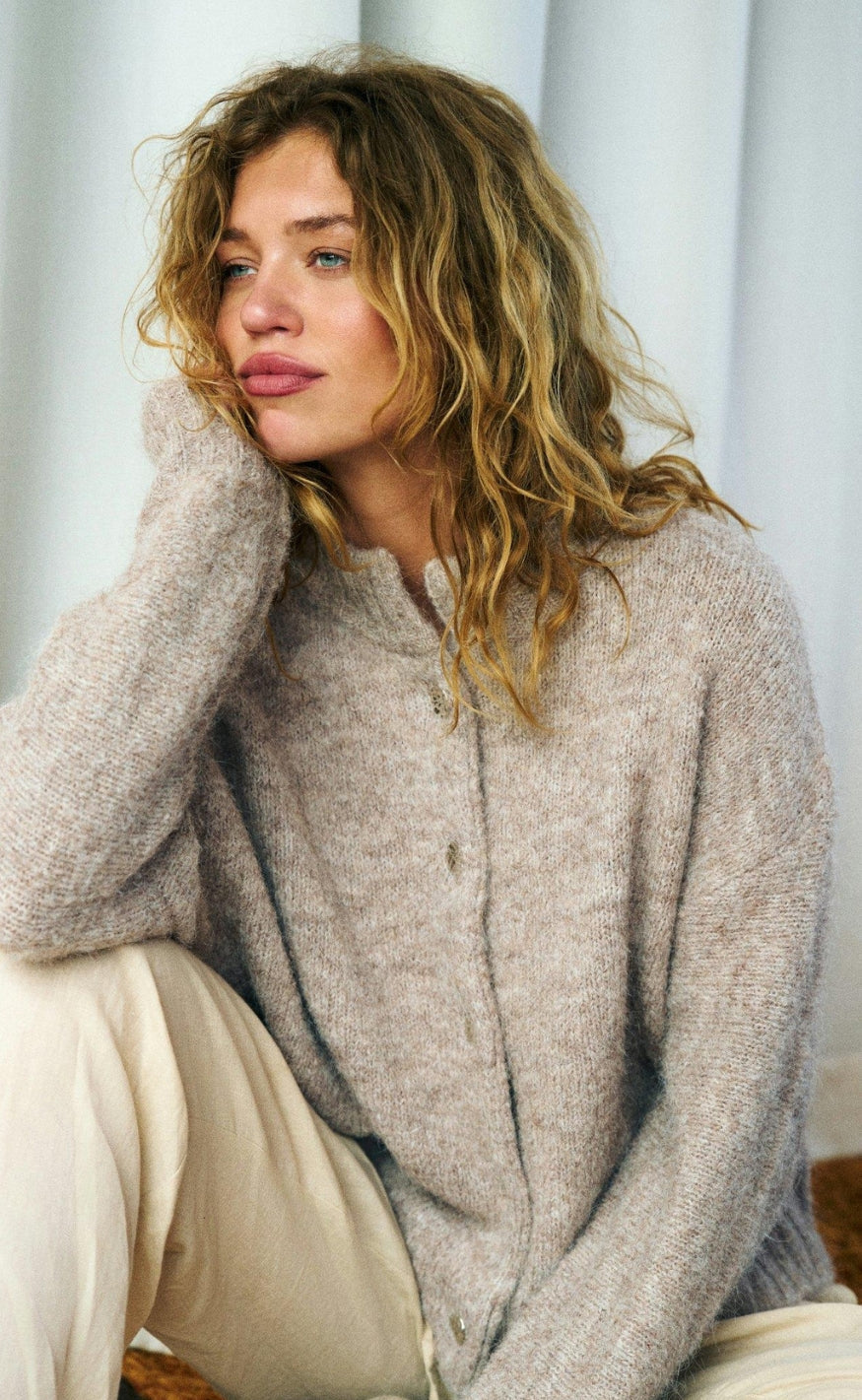 Neo Noir Cardigan - Taura Fluffy Knit - Beige Melange