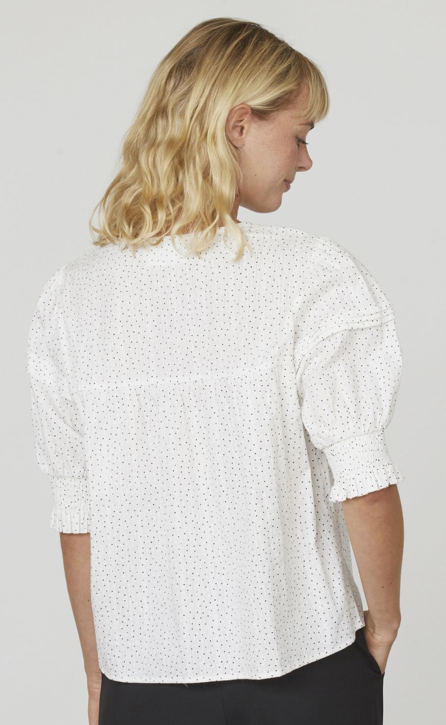 Sisters Point Topp - EMRA-SS - Off White/Black