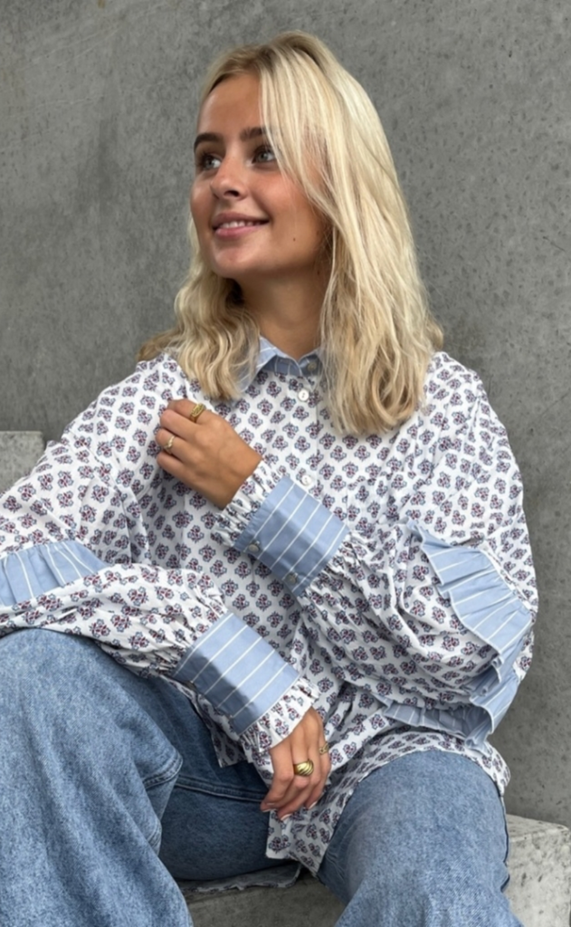 Stories From The Atelier Skjorte - The Camolille - Blue