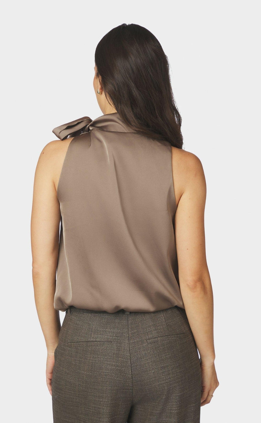Neo Noir Topp - Veda Drapy Satin - Dark Taupe