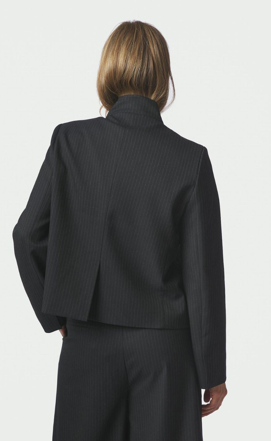 Neo Noir Blazer - Tiria Slim Pinstripe - Dark Navy