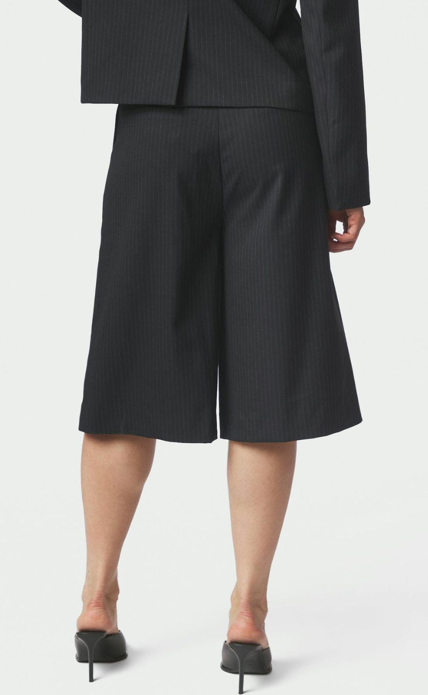 Neo Noir Shorts - Rima Slim Pinstripe - Dark Navy