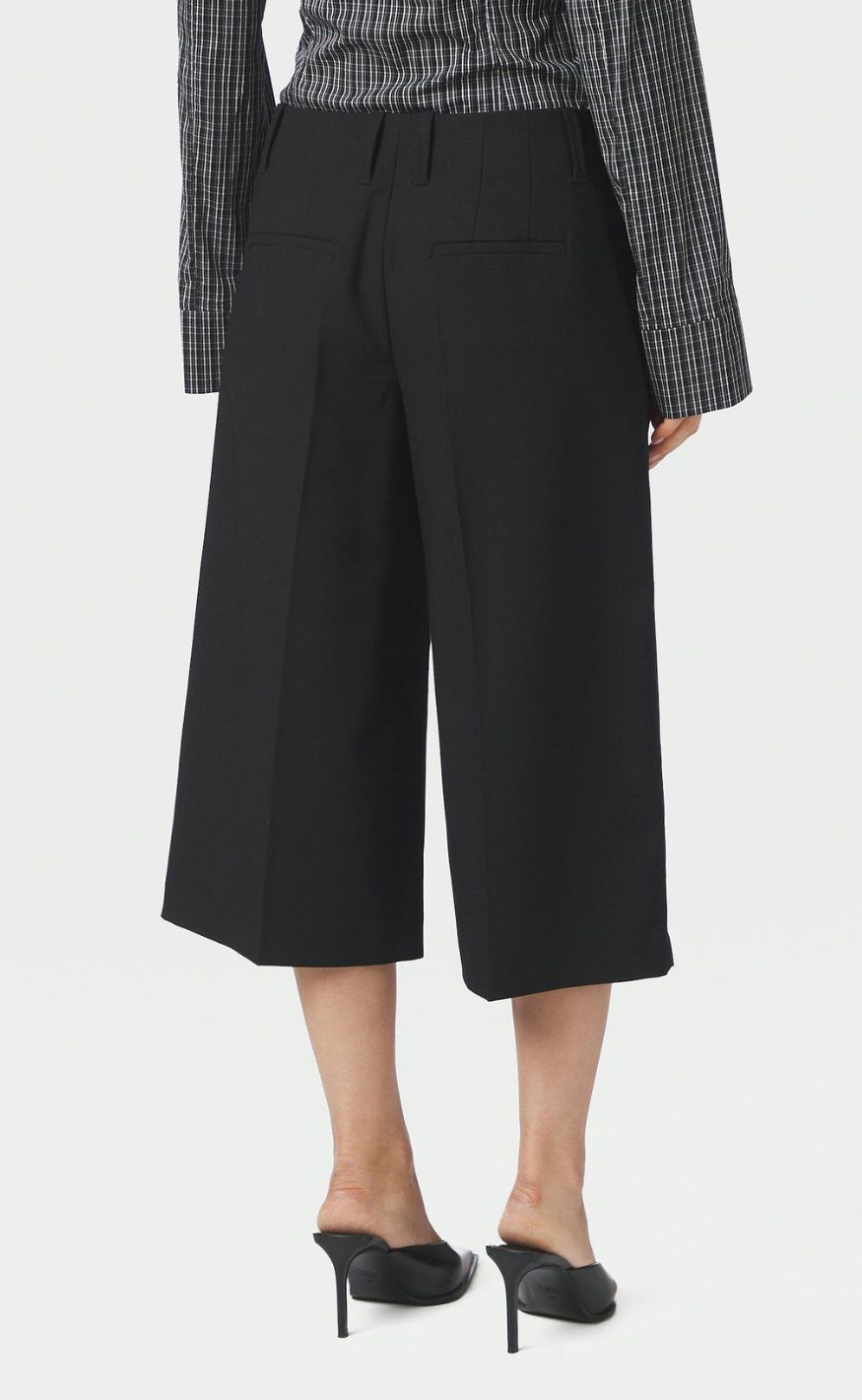 Neo Noir Shorts - Hannah Bermuda - Black