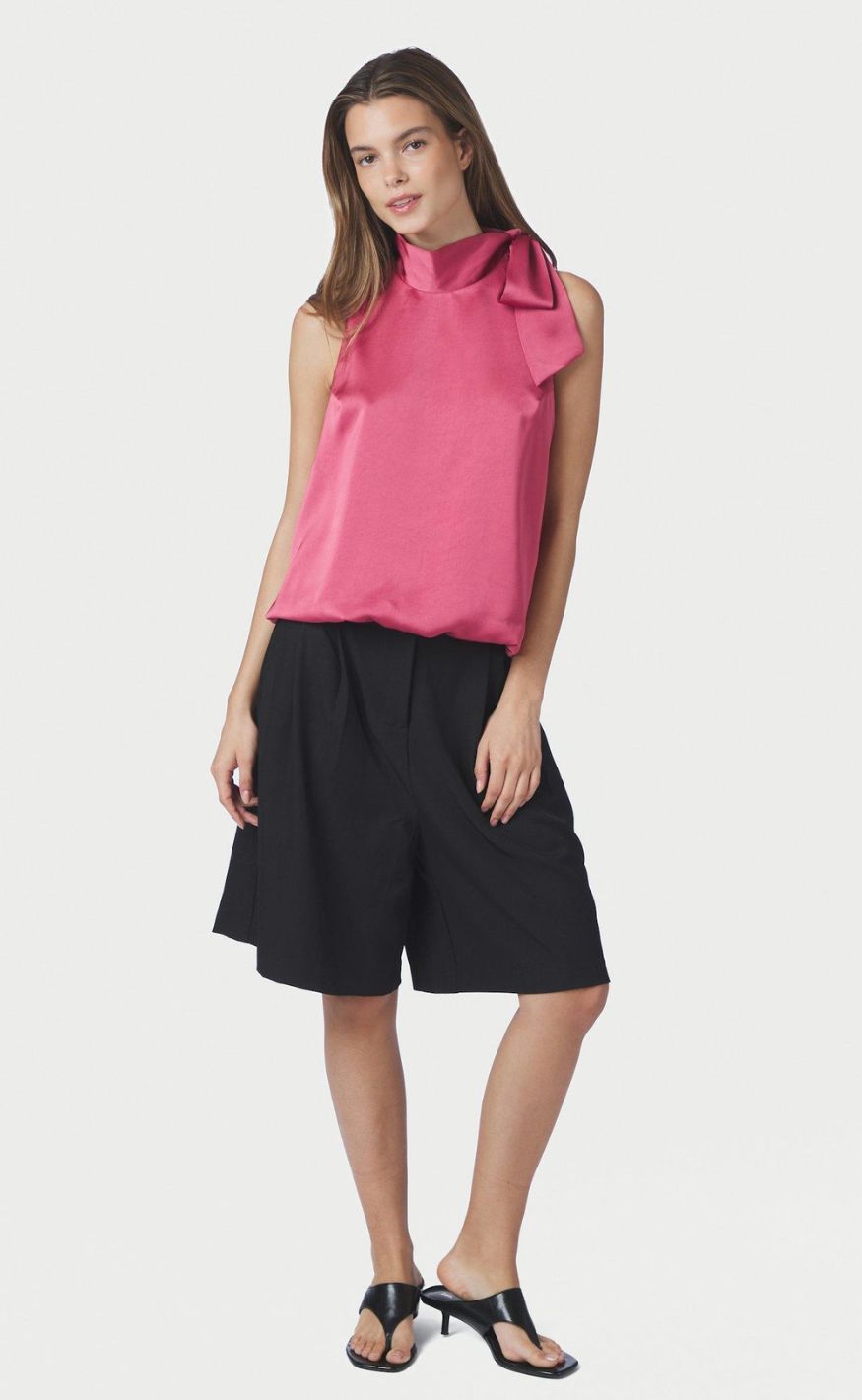 Neo Noir Topp - Veda Heavy Sateen - Cherry Pink