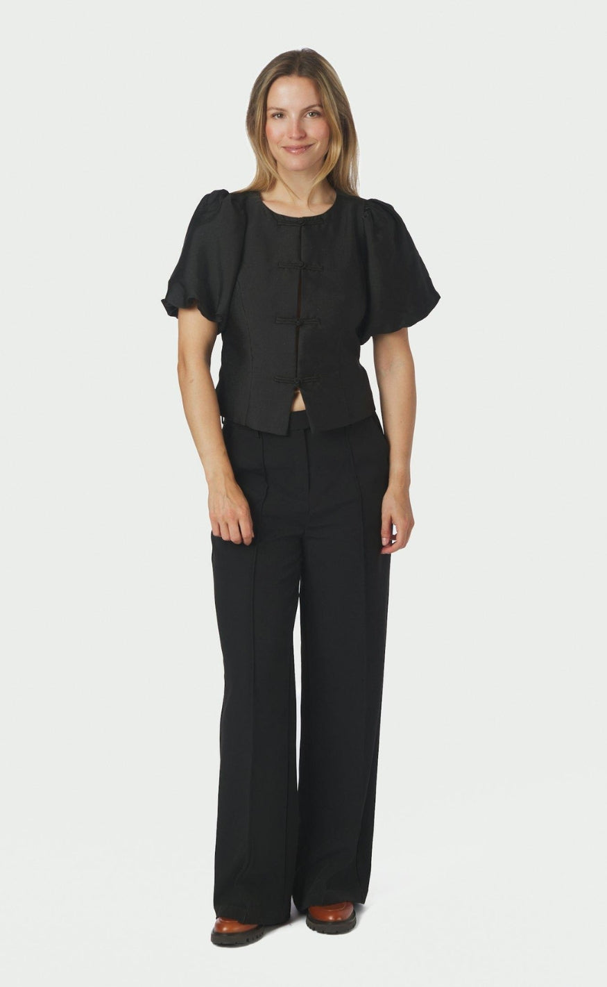 Neo Noir Bluse - Anela Mandarin Dull Satin - Black