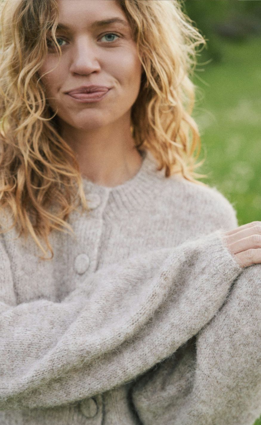 Neo Noir Cardigan - Gio Fluffy Knit - Beige Melange