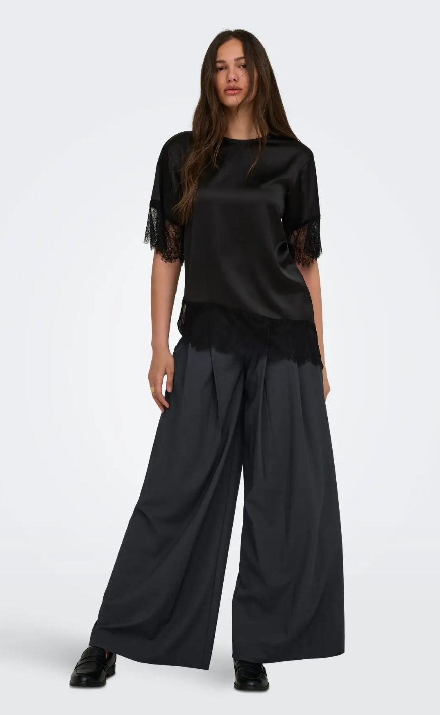 ONLY T-shirt - Indona Satin - Black