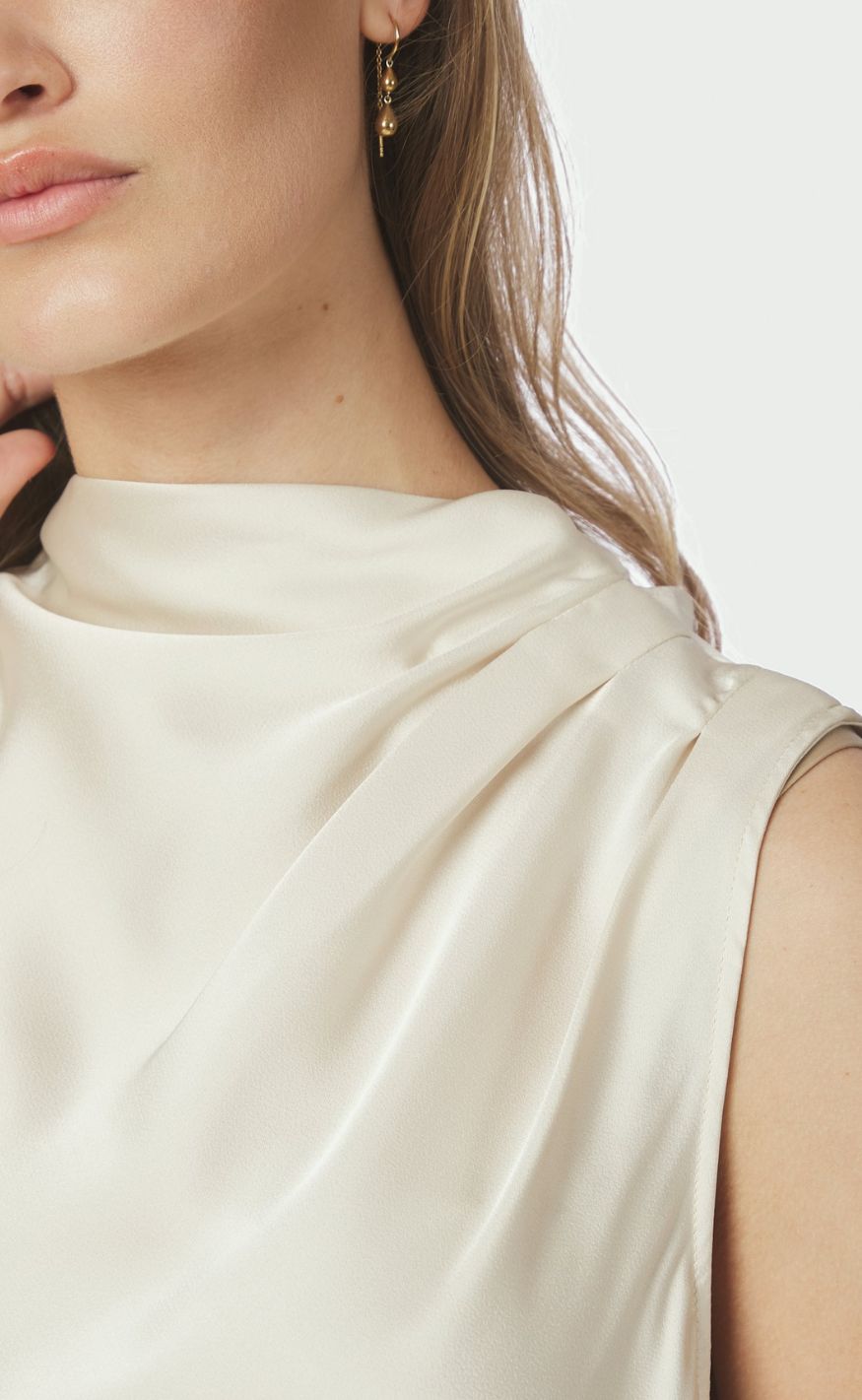 Neo Noir Topp - Isola Drapy Satin - Creme