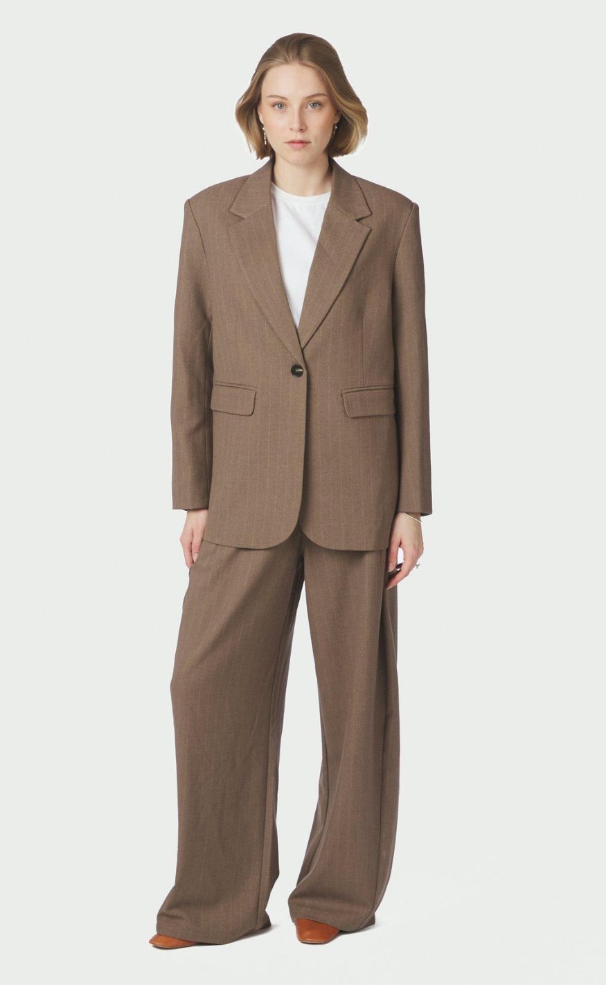 Neo Noir Blazer - Gaby Pinstripe - Taupe