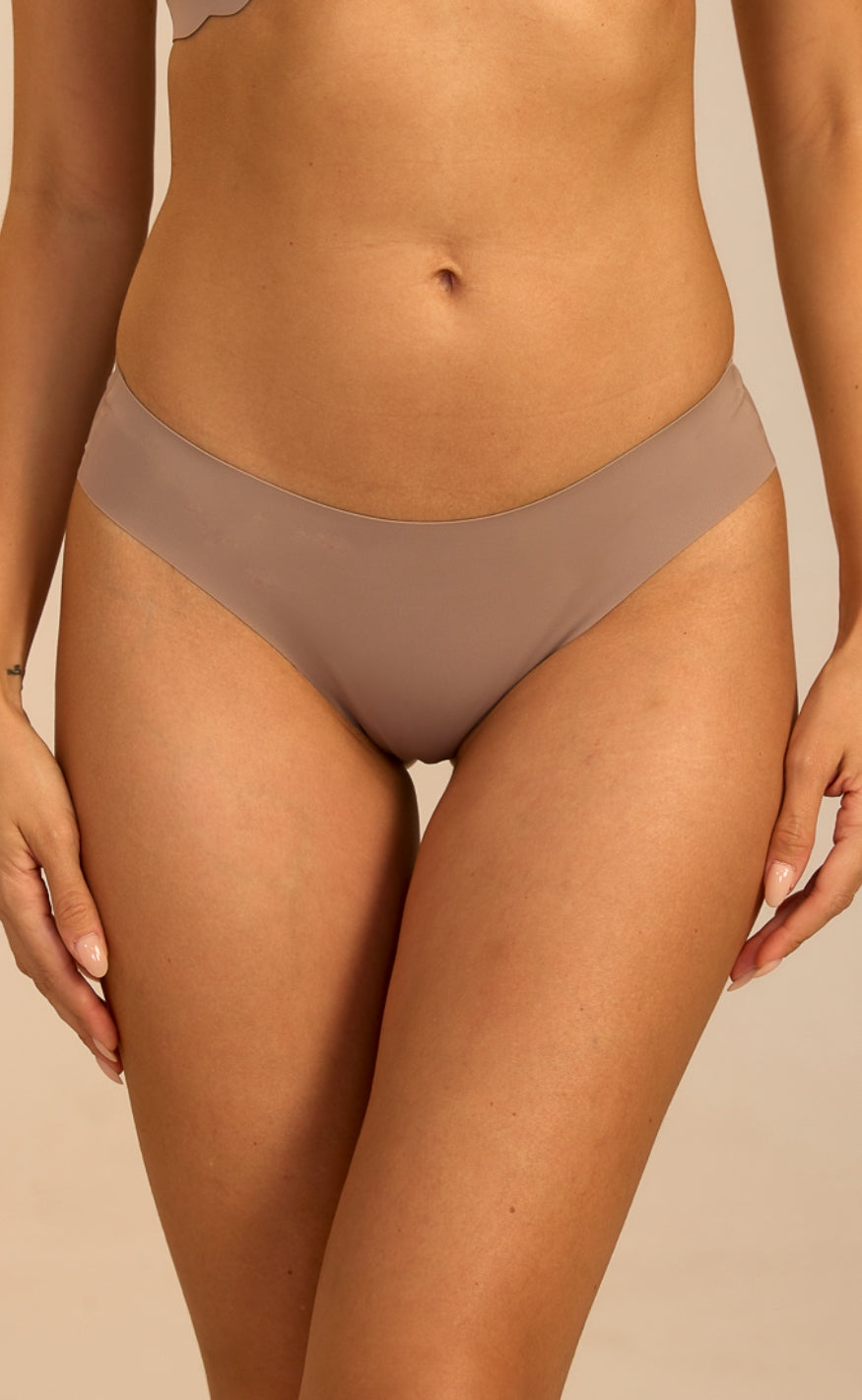 FemiFemme Truse - Invisible Soft Brazilian String - Soft Mocha