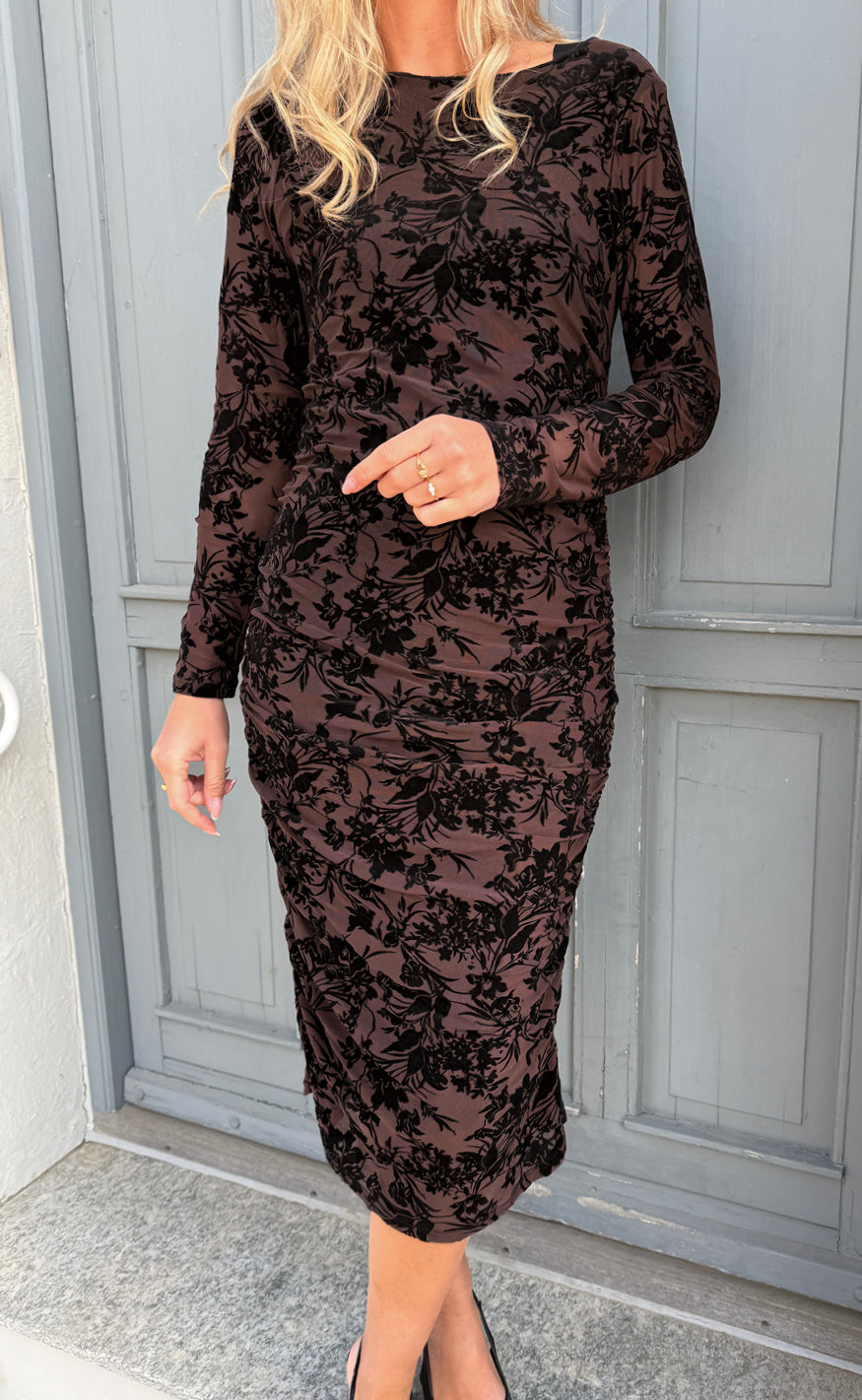 Say INA Copenhagen Kjole - Sophia LS - Brown W. Black Flower